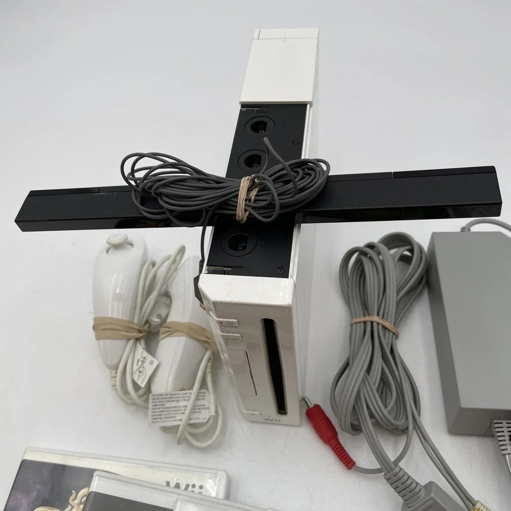 Nintendo Wii Bundle RVL001 Cube -Power Supply- Sensor- Nunchucks+4 Games TESTED